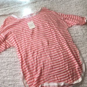 NWT VS Open Knit Top 🌼